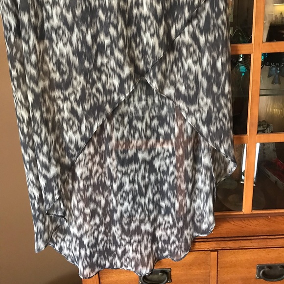 Express hi lo skirt - Picture 3 of 8